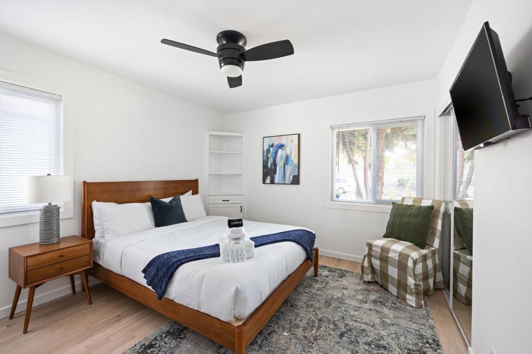 Hébergement de vacances New Listing Culver Modern Retreat 4 Bed With *