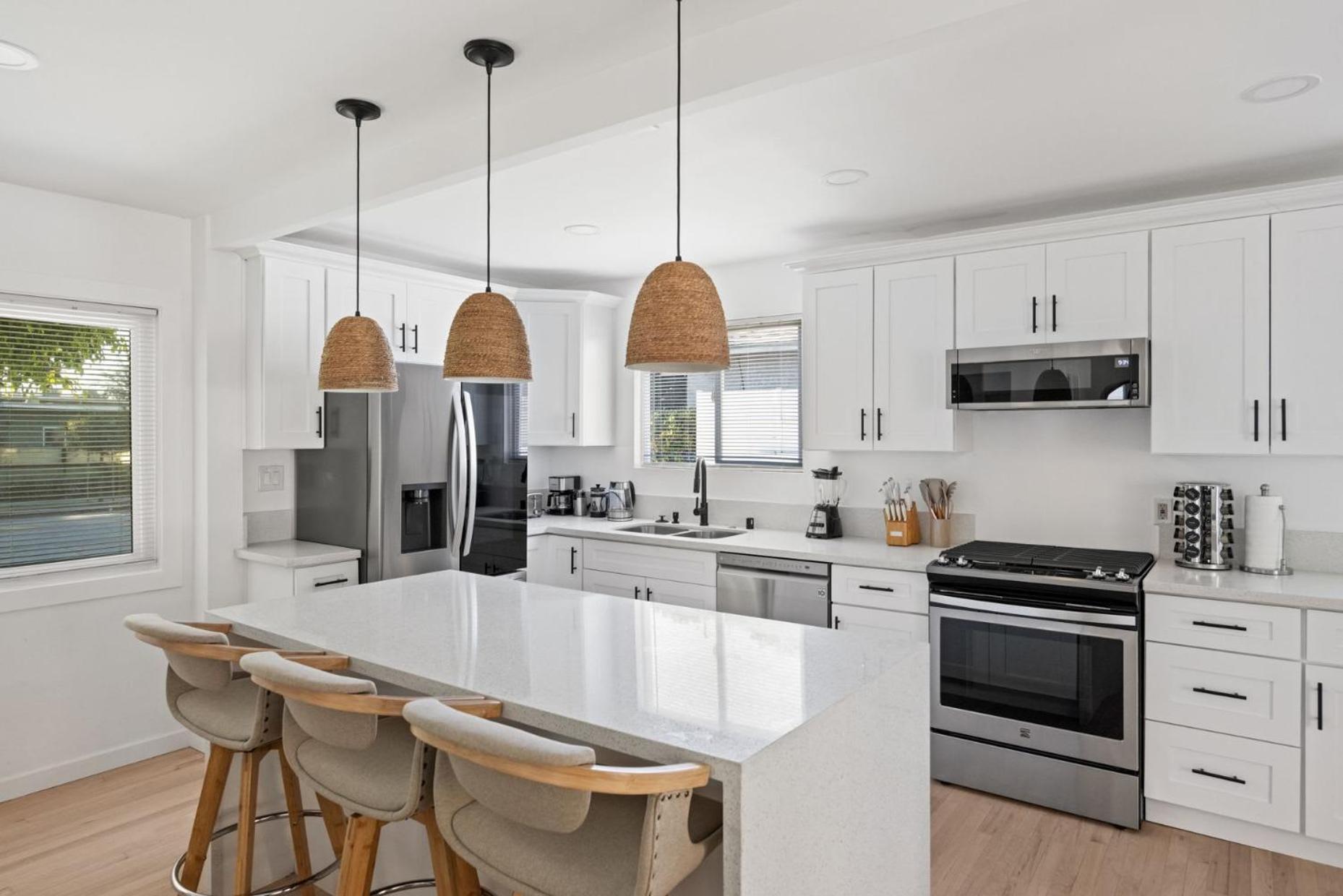 New Listing Culver Modern Retreat 4 Bed With